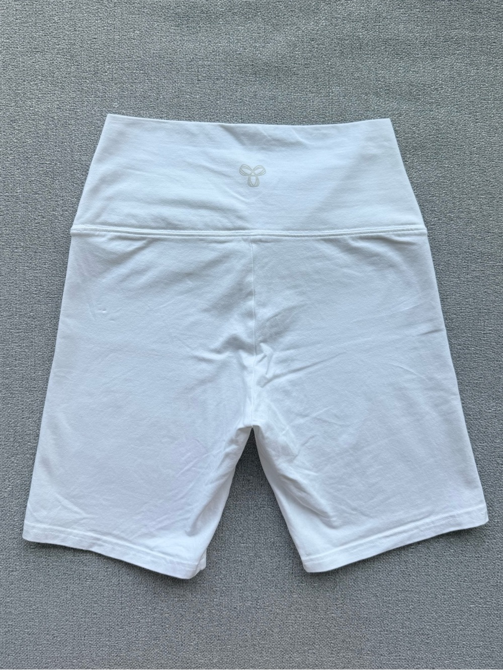Aritzia TNA Atmosphere Hi-Rise 7” Biker Shorts in White Women’s Small